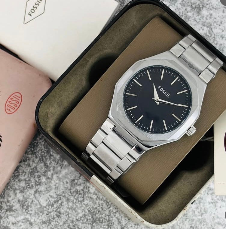 Fossil Everett – Black Dial Stainless Steel Watch ⌚